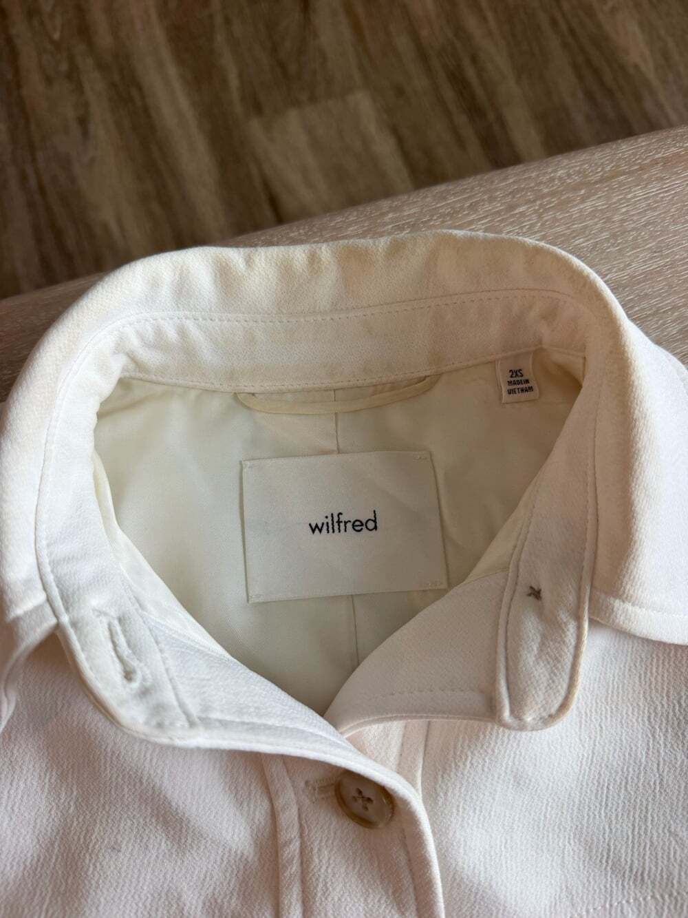 Aritzia Little Cropped Jacket Crepette in Light Birch Size 2XS - Picture 8 of 11